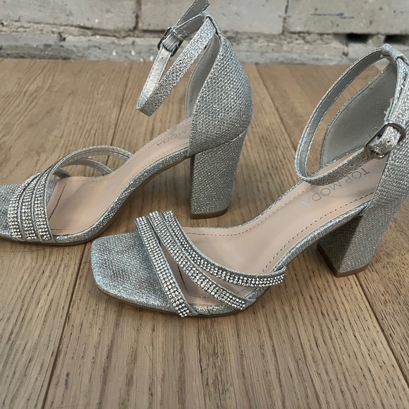 Holiday Heels silver sparkle Size 5.5 - Picture 1 of 5